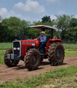 DIPUTADO ESTEBAN BAUTISTA PRESUME VIDA DE CAMPO EN TRACTORES DE ALTO PRECIO